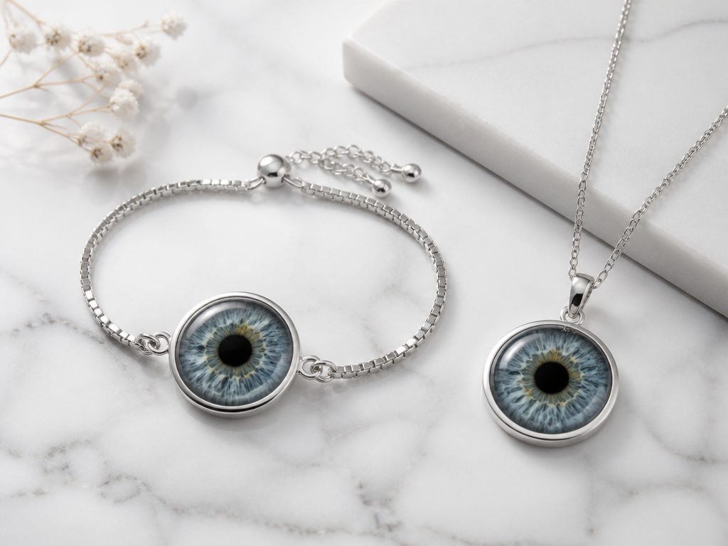 Pulsera y dije con fotografía de iris sobre mármol